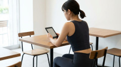 【画像】E-inkモニターを導入した結果‥‥目に優しくて抜け毛も減って作業捗ってワロタァ！！！！！！！！！！！