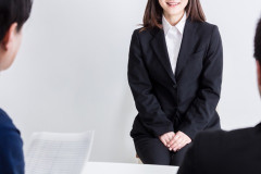 就職活動用の写真撮影のためにスタジオを予約。→予約時間になっても担当が来ず、遅れる説明もなく30分待ち続けた。