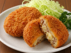 【画像】こち亀の両津勘吉、天才的なコロッケの食い方を披露する