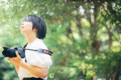 【予想外】テレビのニュースに、出張中のはずの父親が映っていた。妹「ママー、パパだよ！！パパが大変だよ！！」→母は映像を見て顔をこわばらせた…