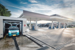 【動画】洗車場勤務の女さん、職場で嫌々TikTokみたいな動画を撮らされるｗｗｗｗｗｗｗｗ