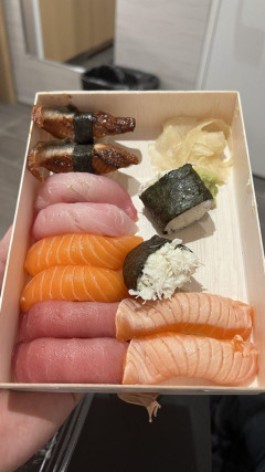 【画像】アメリカ人「日本よ、ニューヨークではこの寿司が6400円だ！」