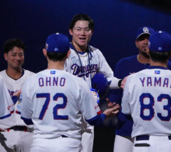 中日・井上監督、サヨナラ本塁打の村松に試合前に“お清め”をしていたwwwwwwwwwwwwwwwwwwwwwwww