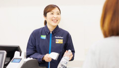 【悲報】ファミマ店員さん、接客がヤバすぎて大炎上してしまうｗｗｗｗｗｗｗｗｗｗ