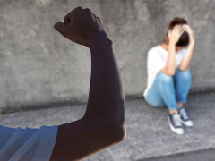 彼は口論になると「うるさい」と言って、「パァン！」と口で音を立てるんだ...