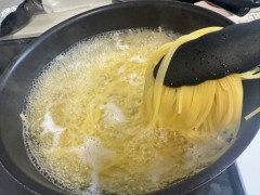 ゆでたスパゲティーにレトルトカレーかけるのあり？