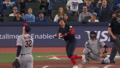 岡本和真　打率 .222  本塁打 4  打点 9  OPS .694