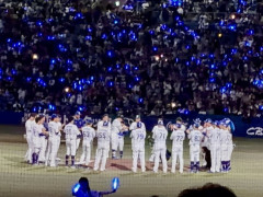 【画像】サヨナラ勝ちの中日ドラゴンズ🐲、優勝したみたいに大盛り上がりしてしまう