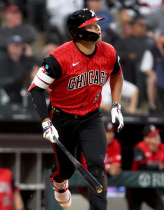 韓国人「村上宗隆が11号ホームラン！7試合で6発という異次元の数値を記録、伝説の強打者たちと並んだ25歳の“異常な長打力”に全米が困惑」