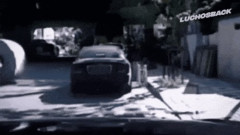 【動画】重いものを止めようとした男、マリオカートみたいになる