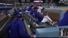 【動画あり】ロバーツ、明日先発の佐々木朗希を試合中に呼び出しベンチで熱血指導