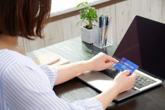 【悲報】20代OL「え、まって。クレカ利用額多すぎ」→裏ワザを使い起死回生した結果ｗｗｗw