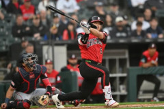 韓国人「村上宗隆が今季11号でホームランMLB本塁打王争いの単独トップへ！メジャー全体1位に君臨した村上宗隆の『規格外のパワー』に現地メディアも衝撃」