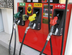 馬鹿｢原付に軽油入れたら壊れた…｣バイク屋｢うーんこれは修理しないと治りませんよ｣←そうなの？