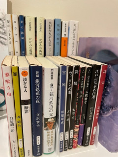 【画像】アイドルさんの本棚、知的すぎるｗｗｗｗｗｗｗ