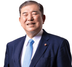 石破茂さん「今日は香山リカさんの診療所に行ってきました」