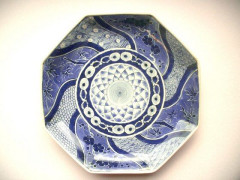 海外「これ全部で1万1000円はあり得ない！」有田焼の幸楽窯で行われる陶磁器詰め放題に対する海外の反応