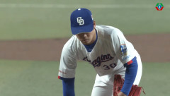 根尾昂さん(26歳)　8登板　防御率4.50