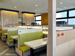 【悲報】NY在住ママさん「回転寿司で子どもが走り回って注意された！日本で子育ては無理！」ｗｗｗｗｗｗｗｗｗｗ