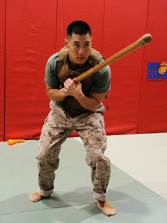 【悲報】若者さん、軍人に不意打ちを仕掛けた結果ｗｗｗｗｗｗｗｗｗｗ