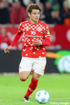 【海外の反応】佐野海舟、王者バイエルン相手に前半3点に絡む大無双！ 現地ドイツファン驚愕「完全にカンテだ」「あのボール奪取能力は化け物」