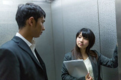 ワイ「5万円の高級スーツ買ったで」 女上司「そんな安物スーツで商談決まると思ってんの？」⇒！