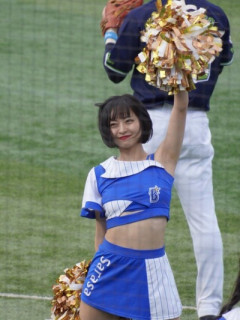 横浜のチアガールかわいすぎやろ