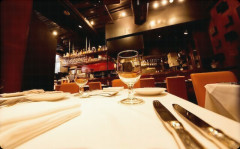 夫とお高めオーベルジュに泊まりに行ったら、給仕の渋いオジサン「以前も来ていただいてましたよね？」→ 夫は元カノともここに来ていて…