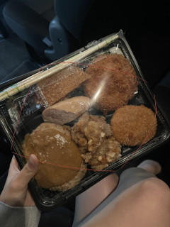 【画像】アイドル｢今日のロケ弁当クソワロタw｣→