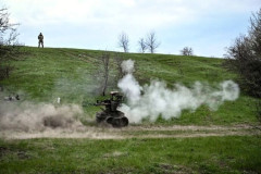 ウクライナ軍が試験運用中のドローン兵がかなりカッコイイ！