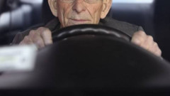 【悲報】高速道路で軽自動車を煽り続ける70代の老人の言い分「若者が女を連れていて腹が立った