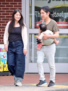 【朗報】小室圭夫婦、家族3人で幸せそうなシーンを撮影されるｗｗｗｗｗｗｗｗｗｗｗ