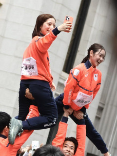 【画像】りくりゅうペア、割れ目に指が食い込んでしまうwwwwwwwwwwwwwwwwww