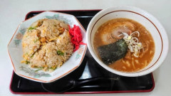 ラーメン屋でチャーハン食うやつ何なの？