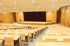 【悲報】文系人材さん、80万人余ることが判明してしまう(理系は120万人需要超過)・・・・・・・・・