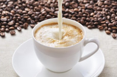 【悲報】大阪のバーさん、アイスコーヒー注文客にとんでもないサービスを開始してしまうｗｗ