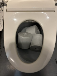 【悲報】弱者男性、男子トイレで迷惑行為→さすがに酷すぎると話題にｗｗｗｗ