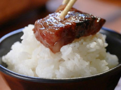 【悲報】焼肉食べ放題でライスで腹満たす奴