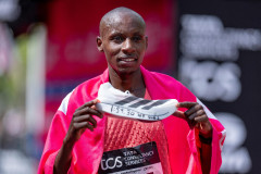 【画像】ロンドンマラソン、サウェさんがついに人類初の公認サブ2達成で2位も2時間切りｗｗｗｗｗｗｗｗｗｗ