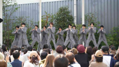 秋元康氏プロデュースの新男性アイドル・Cloud ten、ファンの前で初パフォ「初めてお会いできてうれしかった」