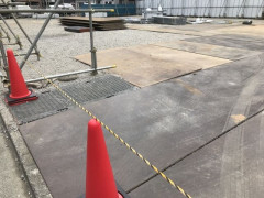 男性作業員(61)、800kgの鉄板が倒れてきて挟まれ死亡