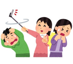 若い子なら自撮りもまだ分かるんだが、30も半ばを過ぎた自称おしゃれママ達の自撮りは痛すぎる。それにわざわざ、いちいちSNSにのせなくても…そんな暇あるなら子供の世話