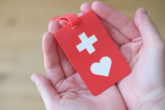 【悲報】 ヘルプマーク、健常者に印籠として使われていたことが判明