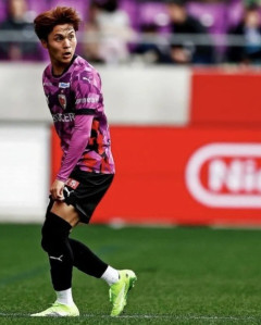 韓国人「韓国U-18代表候補だった天才MFが日本への国籍変更を完了！パク・チソンに憧れた有望株がなぜ日本人に？19歳が日本帰化を選択した理由とは？」