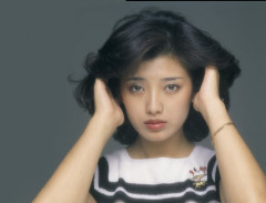 【衝撃】秋元康さん、高2で「これがオーラか」と思った女性歌手を明かす