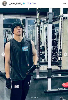 Number_i岸優太「ジムDAY」ボディメイクで鍛え上げた筋肉披露「腕の血管がすごい」「圧巻の肉体美」と反響
