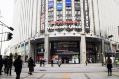 展示している液タブに「高市やめろ戦争反対」と書かれたヨドバシ梅田さん、電源オフで対抗したと噂にｗｗｗｗ