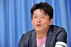 【画像あり】ホリエモンさん、HIKAKIN麦茶を5文字でレビューｗｗｗｗｗｗｗ