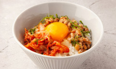 キムチ入り納豆かけご飯、旨すぎて朝食の一軍になるｗｗｗｗｗｗ