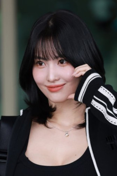 【悲報】TWICEモモさんの“だらしない”ドレス、「直してあげてよ」と物議・・・・・・・・・